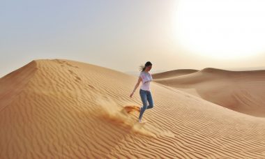 fille-dans-le-desert