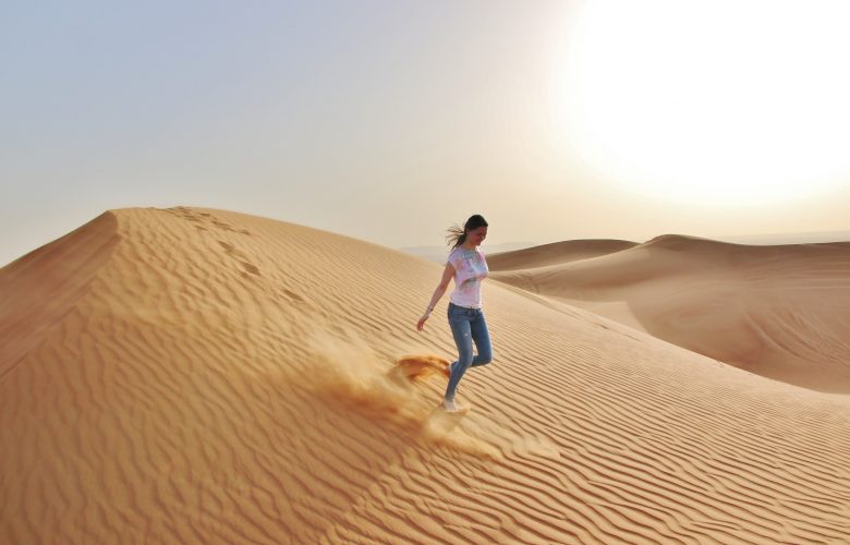 fille-dans-le-desert